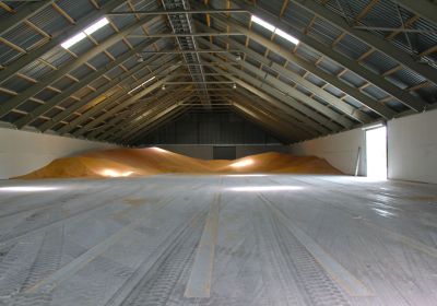DAN - FARM, s.r.o. Blahová - naskladnenie podlahových skladov pásovým dopravníkmi 